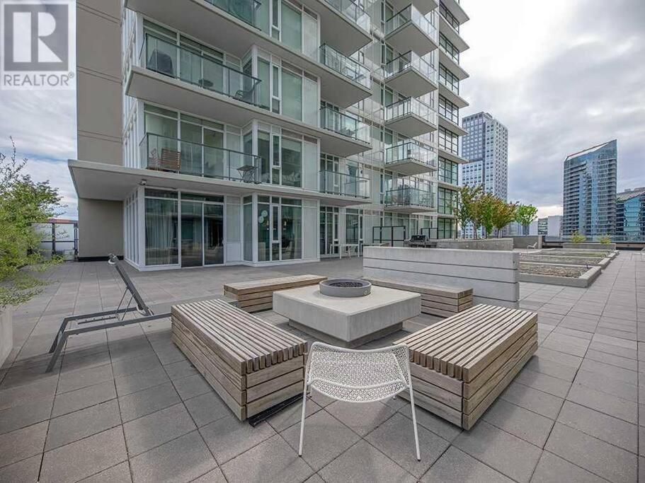 Modern Suite Calgary Downtown 5 Min Walk Stampede Экстерьер фото