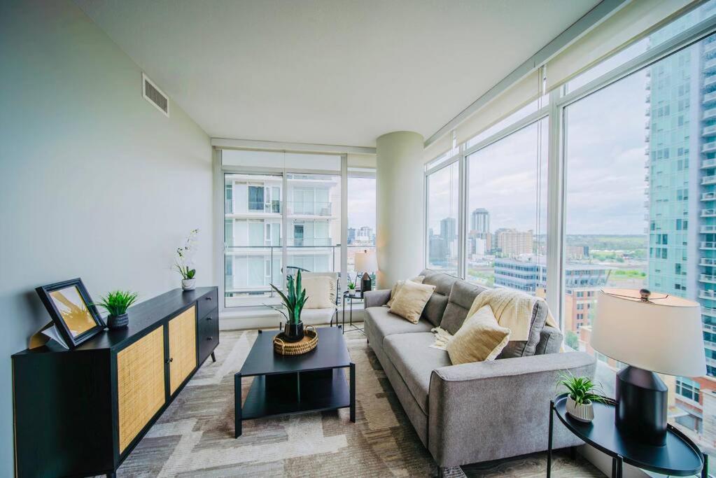 Modern Suite Calgary Downtown 5 Min Walk Stampede Экстерьер фото