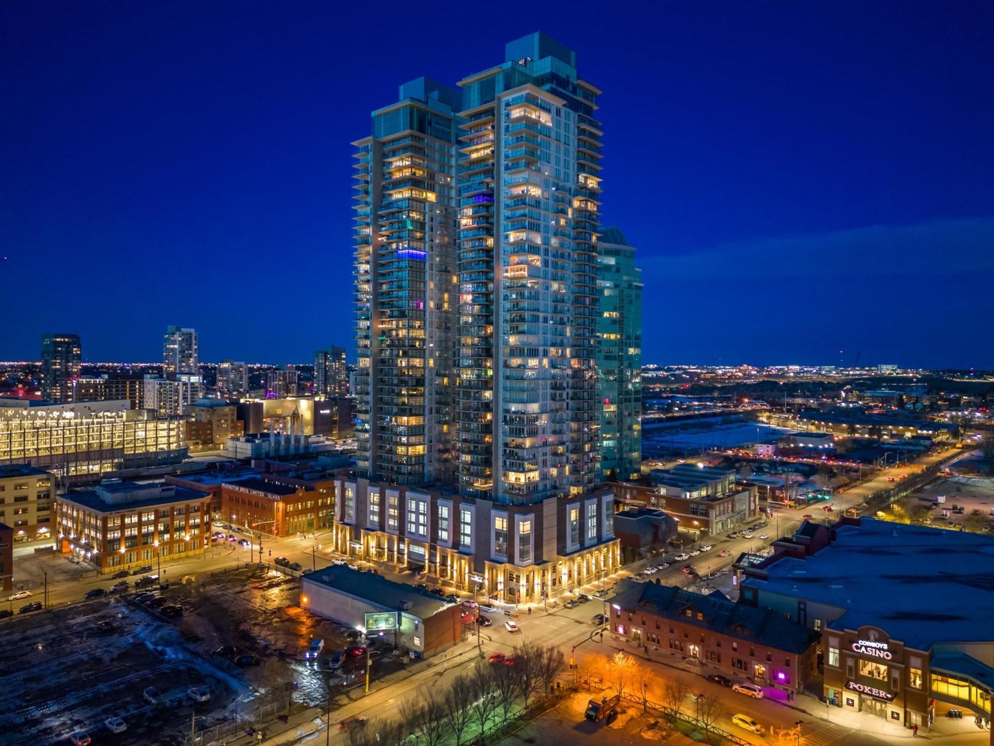 Modern Suite Calgary Downtown 5 Min Walk Stampede Экстерьер фото