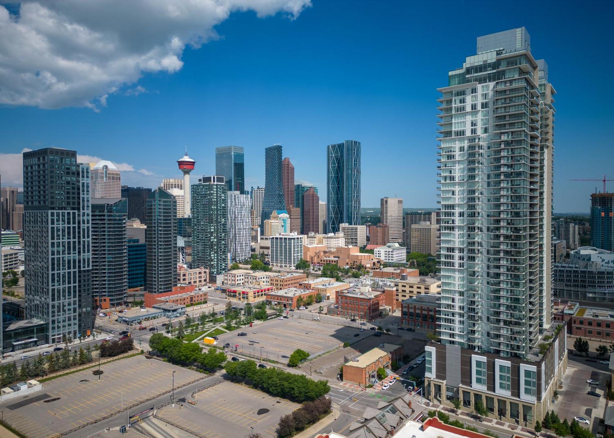 Modern Suite Calgary Downtown 5 Min Walk Stampede Экстерьер фото