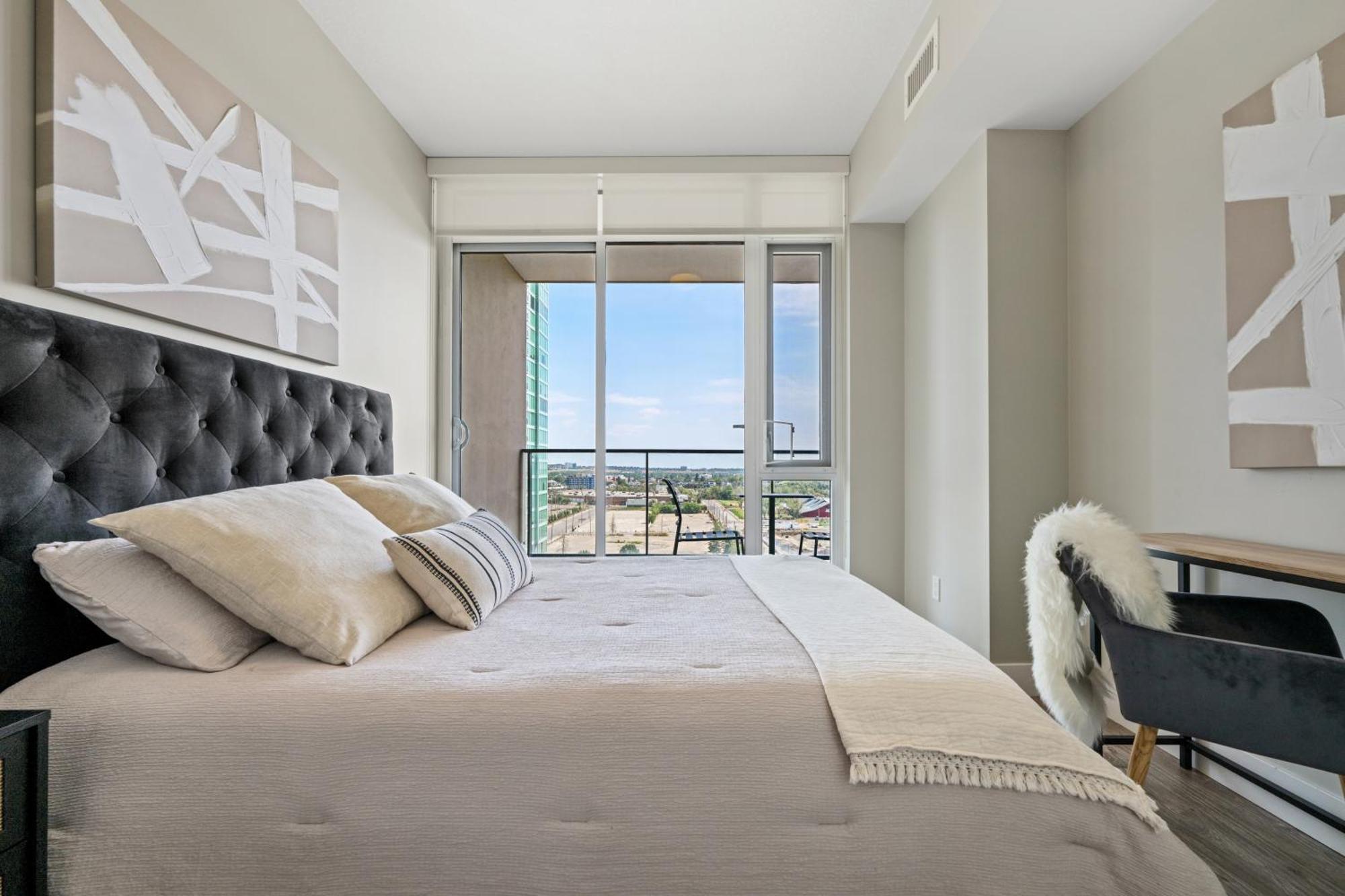 Modern Suite Calgary Downtown 5 Min Walk Stampede Экстерьер фото