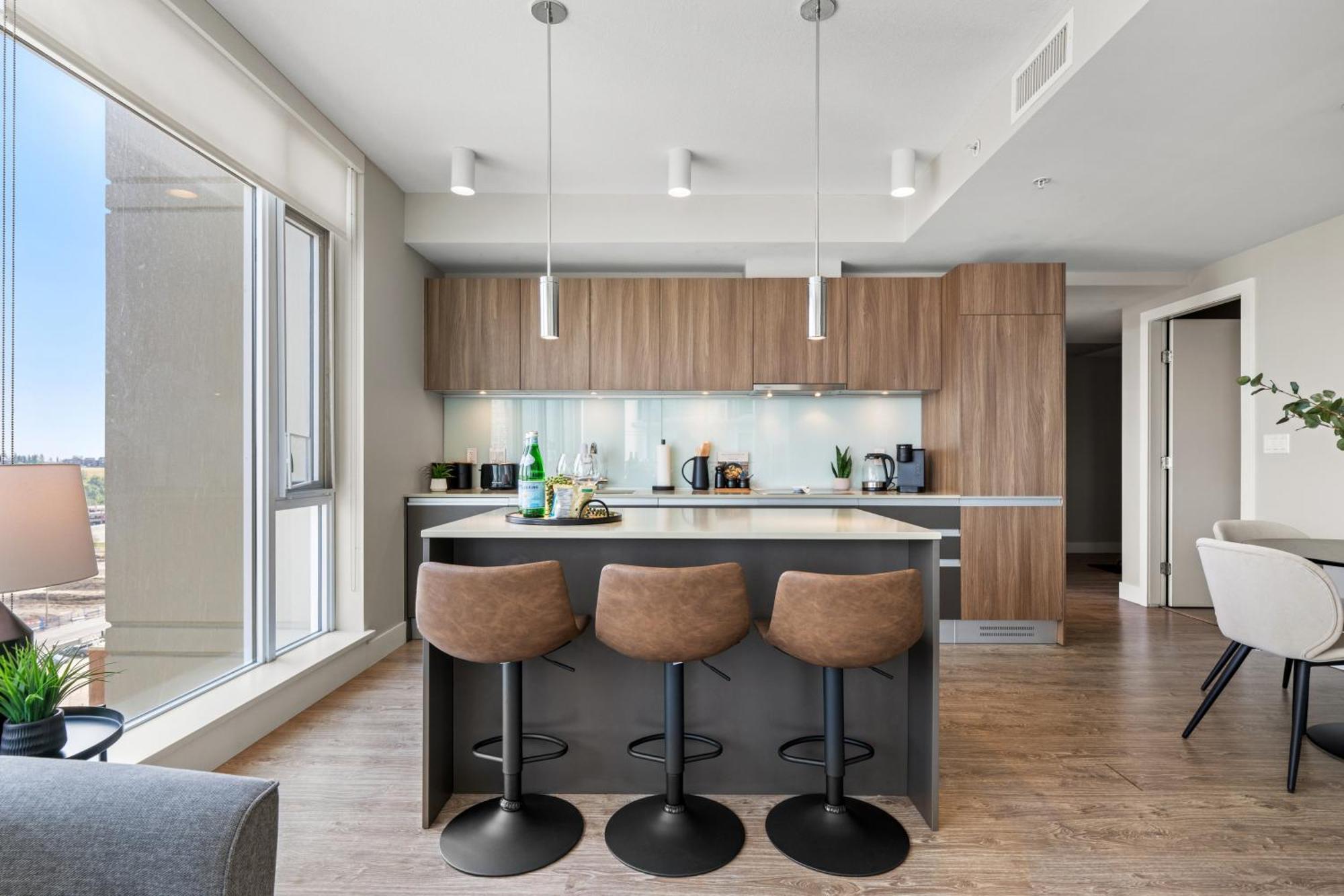 Modern Suite Calgary Downtown 5 Min Walk Stampede Экстерьер фото