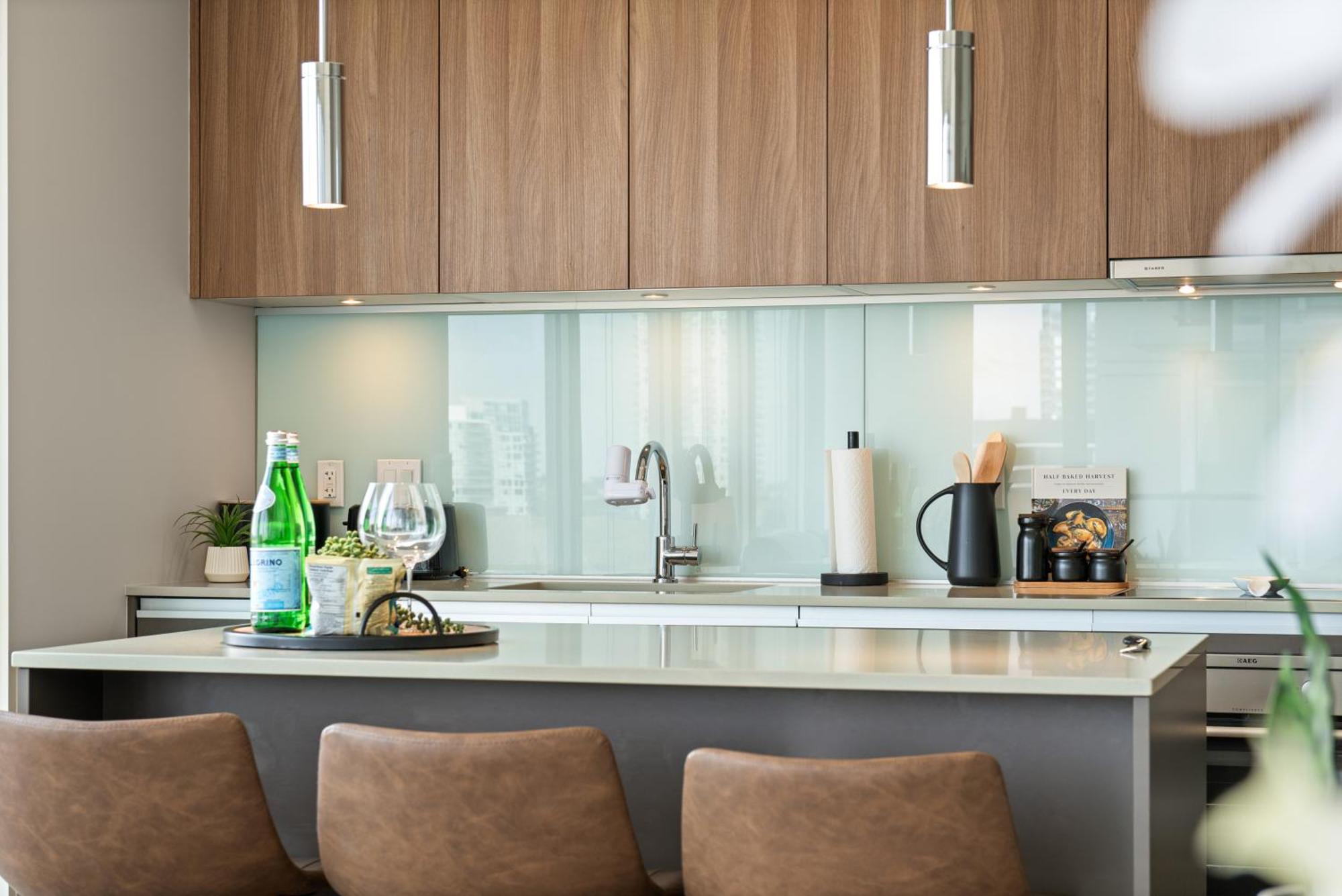 Modern Suite Calgary Downtown 5 Min Walk Stampede Экстерьер фото
